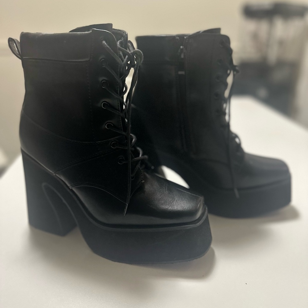 Black Lace Up Boots with Chunky Heel